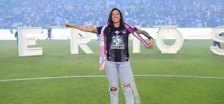 Jenni Hermoso ya llegó al Pachuca