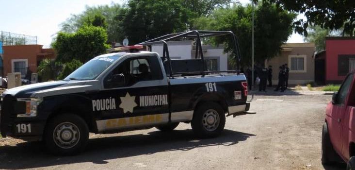 Balean carro en el fraccionamiento Misión del Real en Cajeme