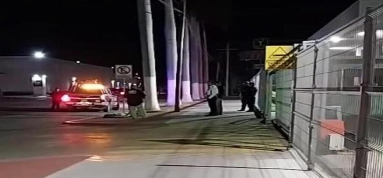 Dejan corona fúnebre frente a oficinas de MP en Cajeme
