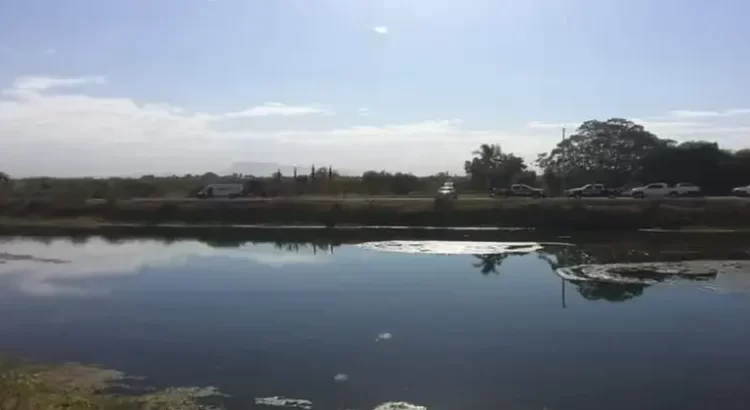 Flota cadáver “embolsado” en canal de Cajeme