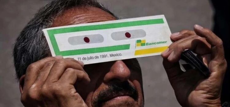 Por tres décadas guardó sus lentes para ver el eclipse