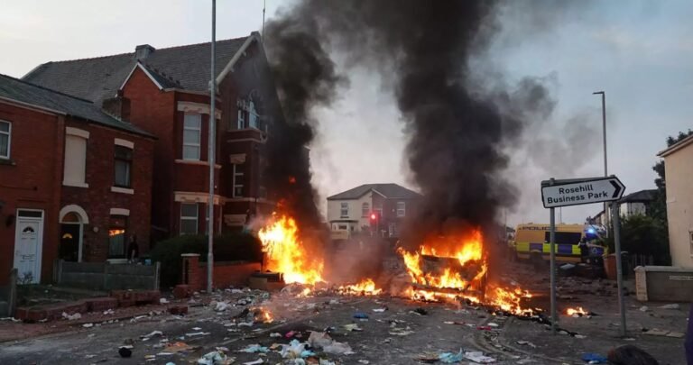 Tragedia en Southport desencadena disturbios y protestas en el Reino Unido