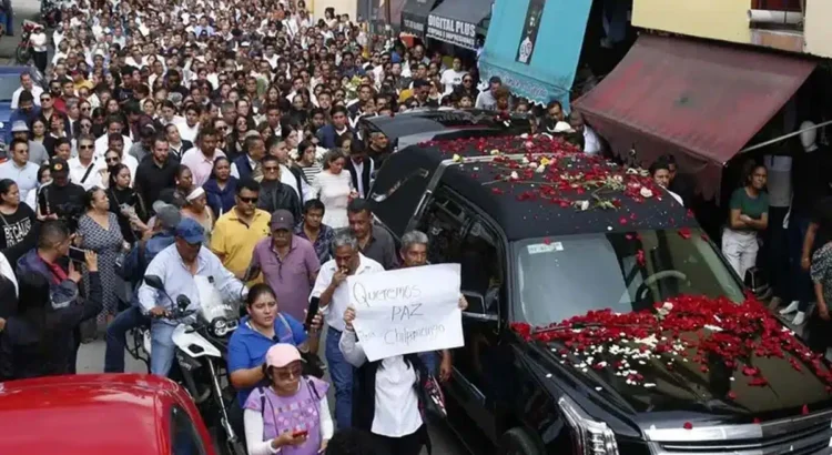 Un pueblo unido clama justicia en el funeral de Alejandro Arcos