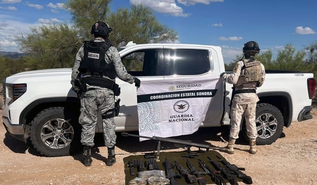 Guardia Nacional y Ejército aseguran armamento y camionetas en Sonora