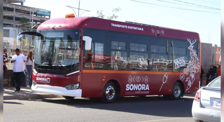 Presenta Alfonso Durazo nuevas unidades eléctricas de transporte público