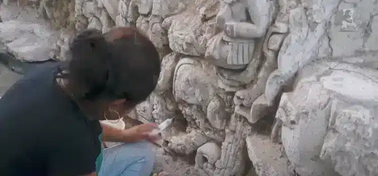 Relieve de estuco hallado en Dzibanché-Kinichná muestra importancia y poder de la dinastía maya Kaanu`l