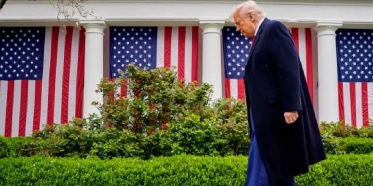 Se hunde la popularidad de Trump