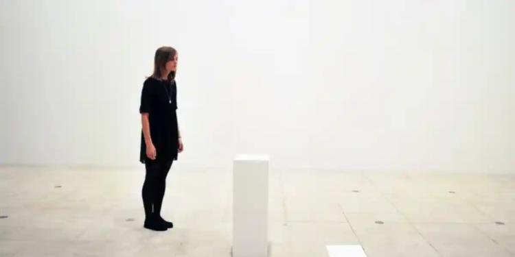 Artista vende obra invisible en… 18 mil dólares