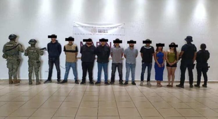 Marina detiene a 9 operadores de Los Salazar con droga y arsenal bélico en Sonora