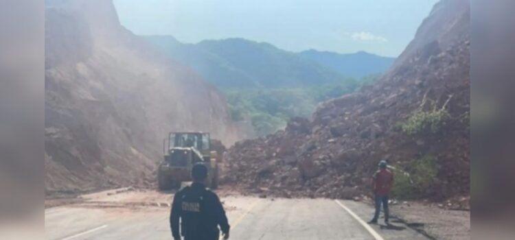 Activan plan de emergencia por deslaves y daños en carreteras de Sonora